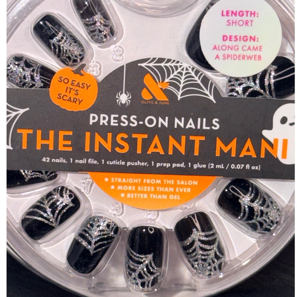 Olive & June Along Came A Spiderweb Press-On Nails Short Black Silver Halloween